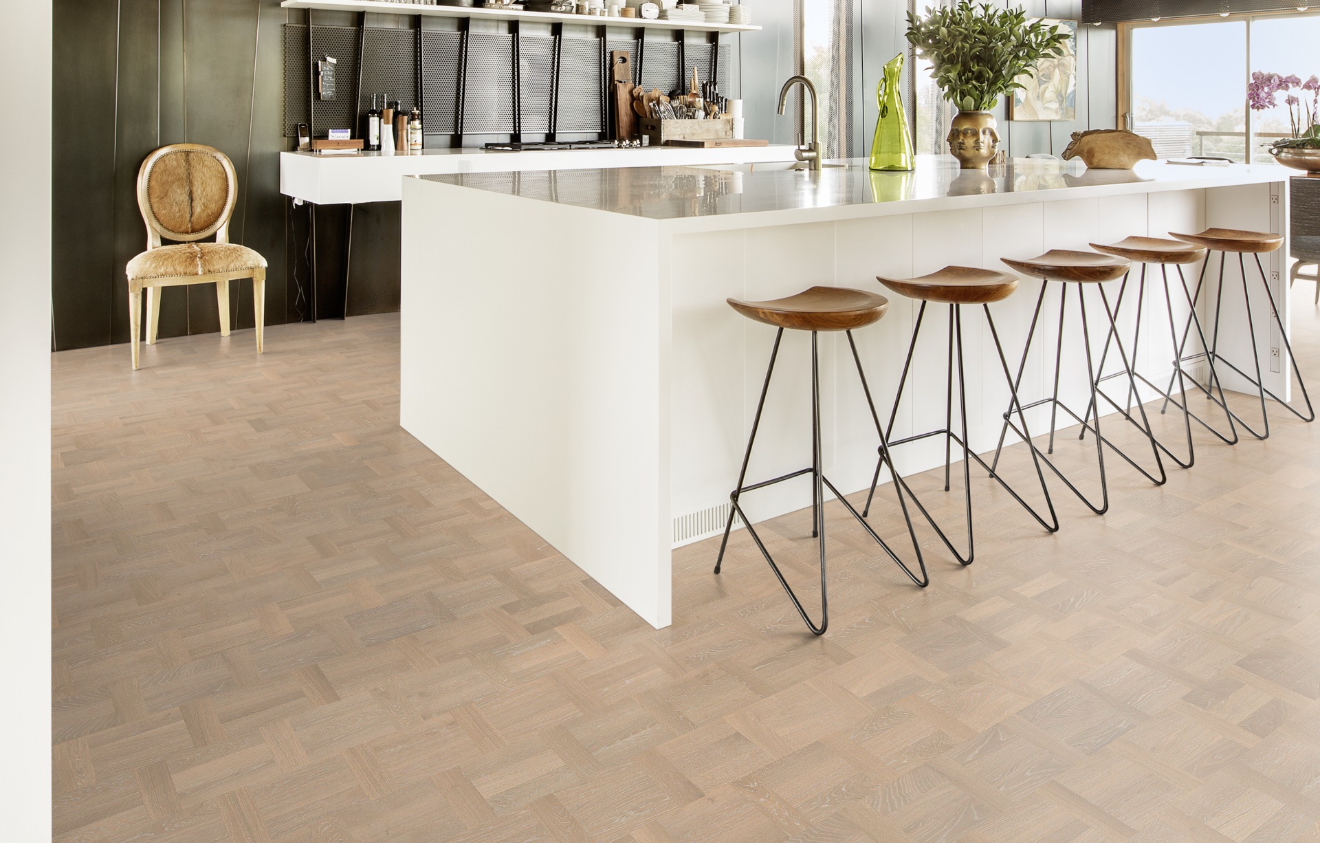 Паркетная доска Kahrs Европейский Ренессанс Дуб Палаццо Бьянко Palazzo Bianco 15313BEKVVKW240 Variation 2426×198,5×15 фото в интерьере